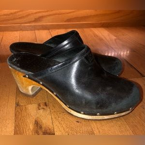 Ugg Black Leather Mule Clog With Genuine Sheepskin Size 5